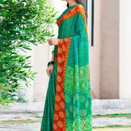Satrani Green Geometric Print Saree With Unstitched Blouse image 2
