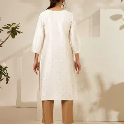 Daali White Viscose Round Neck 3/4 Sleeves Blooming Mood Kurta with Two Pockets image 2