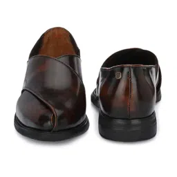 Delize Men's Brown Cross Strap Sandals image 5