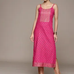 Ishin Pink Printed Straight Kurta-image-64