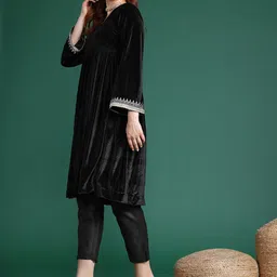 Sangria Square Neck Flared Kurta with Trousers image 5