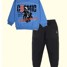 Kiddopanti Fleece Knit Full Sleeves Cosmic Text Printed Light Winter Sweatshirt With Track Pants Set - Blue & Black-image-5