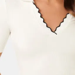 Forever New Nila Short Sleeve Scallop Polo Top image 4