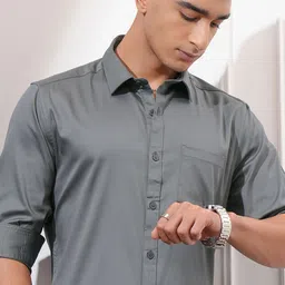 HIGHLANDER Men Cutaway Collar Solid Cotton Slim Fit Casual Shirt-picture-15
