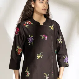 SMRITI GUPTA Women Solid Floral Embroidered Mandarin Collar Top image 4
