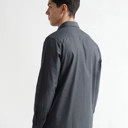 Arrow Men Textured Spread Collar Cotton Formal Shirt image 2