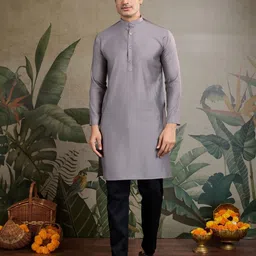 ODETTE Men Embroidered Kurta image 2