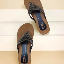 action Women Slippers image 1
