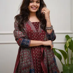 DIVASTRI Women Maroon Kurta Sets image 3