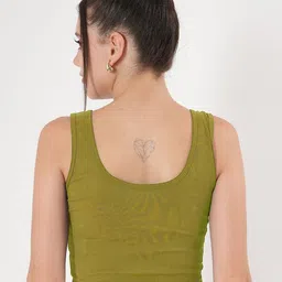 clobug Women Solid Crop Top image 3