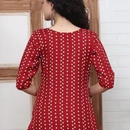SZN Printed V-Neck Kurti image 4