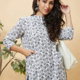 Globus White & Blue Cotton Printed Kurta-image-51