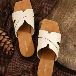 Clog London Women's Off White Casual Sandals-image-35