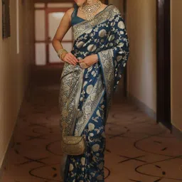 THE AQUARIUS Ethnic Motifs Zari Saree With Blouse Piece image 2