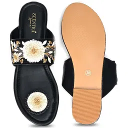 Scentra Women's Black Toe Ring Sandals image 3