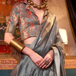 Vardha Light Grey Woven Saree With Unstitched Blouse image 3