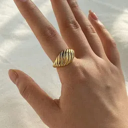 DressBerry 18K Gold-Plated Croissant Ring image 4