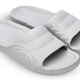 Feel alive Men Set Of 3 Ultra-Comfortable Lightweight Flip Flops image 3