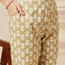 Ginni Arora Label Women Floral Printed Cotton Kurta with Trousers & Dupatta image 2