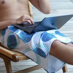 Thirsty Towel White & Blue 1 Printed Bamboo 210 GSM Bath Towel image 1