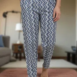 ETC Pack Of 2 Printed Pure Cotton Relaxed Fit Mid-Rise Lounge Pants image 3
