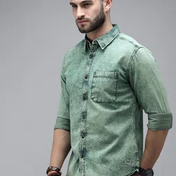 The Roadster Lifestyle Co Men Green Solid Slim Fit Casual Shirt image 4