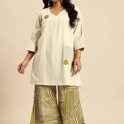 Sia Ab Pehnegi Duniya Women Embroidered Regular Beads and Stones Kurta with Palazzos-picture-31