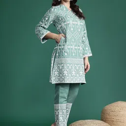Sangria Floral Embroidered Sequinned Detail Straight Kurta with Trousers image 4