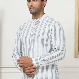 Jompers Men Striped Thread Work Kurta image 4