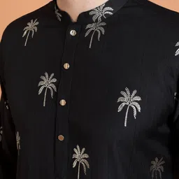 KISAH Men Floral Printed Regular Kurta with Trousers image 5