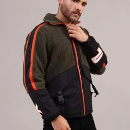 LIMEROAD Men Colourblocked Sweatshirt image 3