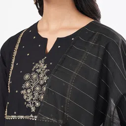 RANGMANCH BY PANTALOONS Striped Dupatta with Zari image 2