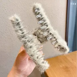 Watch junction Women Fur Claw Clip image 5