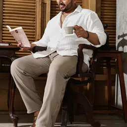 Instafab Plus Men Comfort Opaque Casual Shirt image 2