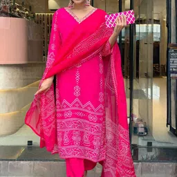 Navlik Ethnic Motifs Printed Silk Crepe V-Neck Straight Kurta With Trousers And Dupatta image 5