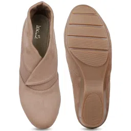 Inc.5 Women's Chikoo Wedge Booties image 4