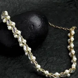 Karatcart Gold Plated Metal Pearl Studded Handcrafted Kundan Hair Band for Women-image-31