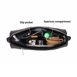 Mochi Black Textured Medium Shoulder Handbag image 4