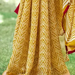 Saree Mall Yellow Printed Sarees With Unstitched Blouse image 4