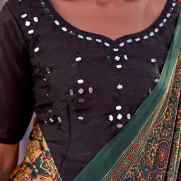 Saree Mall Green Printed Sarees With Unstitched Blouse image 4