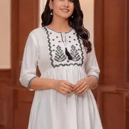 Gvastra Floral Embroidered Three-Quarter Sleeves Thread Work A-Line Kurta-picture-20