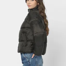 Vero Moda Black Regular Fit Puffer Jacket image 4