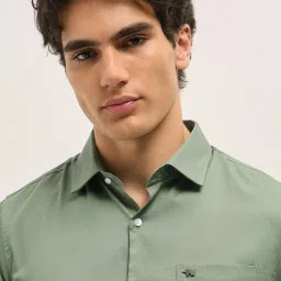 The Bear House Green Cotton Tailored Fit Solid Formal Shirt image 4