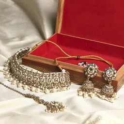 QUEENS NECK Gold-Plated Kundan Studded & Pearls Beaded Jewellery Set-picture-17