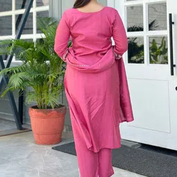 VredeVogel Women Floral Embroidered Kurta with Trousers & Dupatta image 4