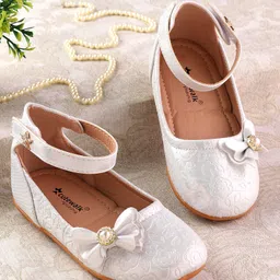 Cute Walk by Babyhug Ballerinas with Velcro Closure &  Bow Applique - White-picture-24