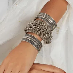 TEEJH Set Of 3 Miraaya Stacked Ghungroo-Charm Cuff Bracelets-picture-24