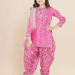 AJ Dezines Kids Pink Cotton Floral Print Kurta Set-image-47