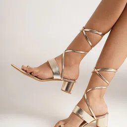 Froh Feet Women Solid Regular Block Heel Sandal With Ethnic - Embellished image 3