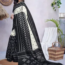 Lookmark Printed Saree With Unstitched Blouse Piece image 2